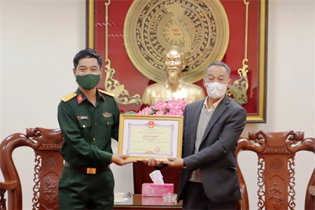 Bộ CHQS tỉnh Lâm Đồng nhận bằng khen của Chủ tịch UBND tỉnh