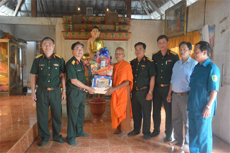 Bộ CHQS tỉnh Bình Phước chúc tết cổ truyền Chôl Chnăm Thmây