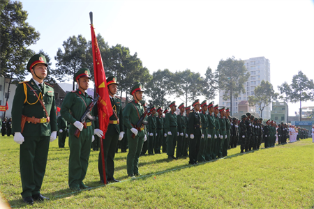 Trung đoàn Gia Định tuyên thệ chiến sĩ mới.