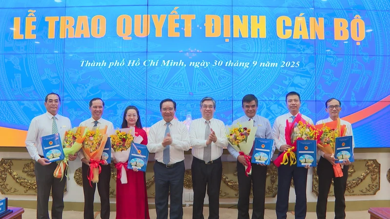 Trao quyết định bổ nhiệm lãnh đạo Đài Phát thanh và Truyền hình TP. Hồ Chí Minh