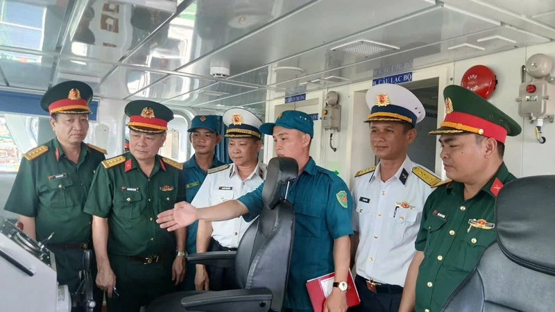 Bộ Tham mưu Hải quân kiểm tra công tác huấn luyện Hải đội dân quân thường trực
