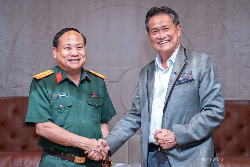 Bộ Tư lệnh Quân khu chúc mừng TTC Group nhân dịp kỷ niệm Ngày Doanh nhân Việt Nam