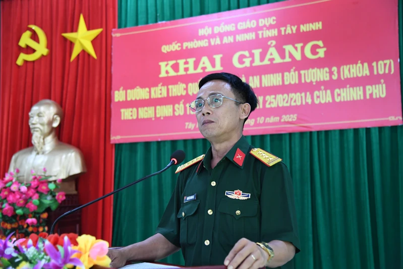 Bộ CHQS tỉnh Tây Ninh khai giảng lớp bồi dưỡng kiến thức quốc phòng và an ninh đối tượng 3, khóa 107