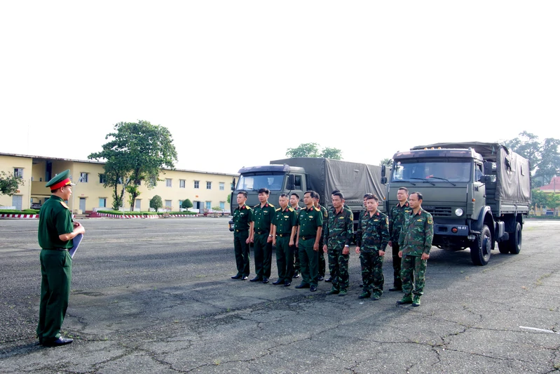 Sư đoàn 309 tổ chức bổ túc lái xe vận tải