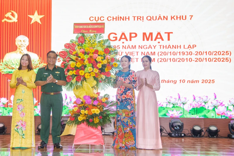 Cục Chính trị Quân khu gặp mặt kỷ niệm Ngày Phụ nữ Việt Nam