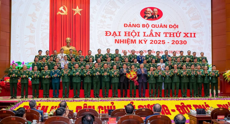 Xây dựng Quân đội "Cách mạng, chính qui, tinh nhuệ, hiện đại", bảo vệ vững chắc Tổ quốc Việt Nam xã hội chủ nghĩa