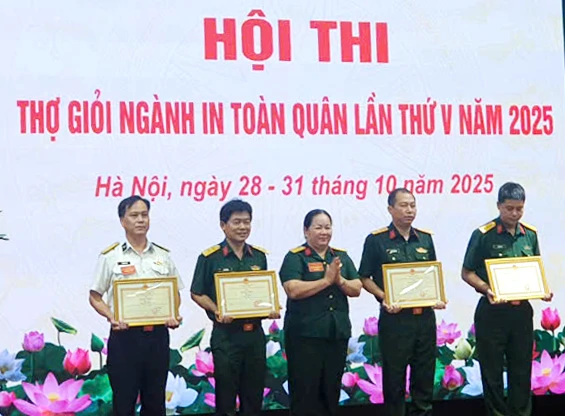 Xưởng in Quân khu 7 đạt giải Nhì toàn đoàn Hội thi thợ giỏi ngành in toàn quân lần thứ V năm 2025 
