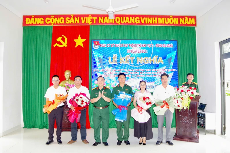 Ban Chỉ huy Phòng thủ khu vực 2 - Đông Gia Nghĩa giao lưu kết nghĩa với các Đoàn trường trên địa bàn