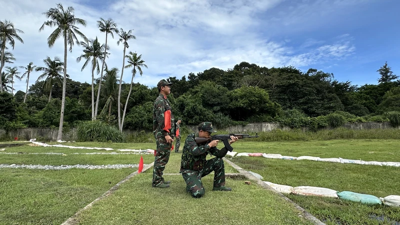 Ban Chỉ huy Phòng thủ khu vực 6 - Đặc khu Côn Đảo kiểm tra bắn súng sĩ quan, quân nhân chuyên nghiệp năm 2025
