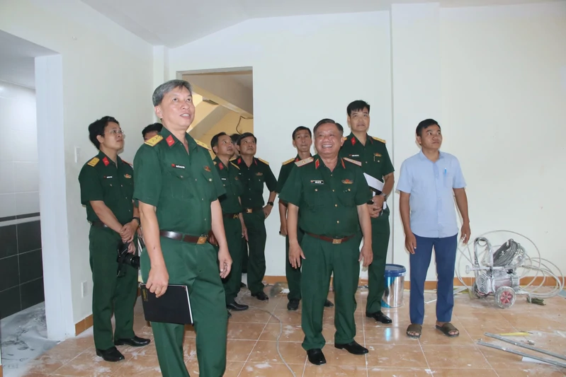 Thiếu tướng Trần Chí Tâm kiểm tra công tác bảo đảm tổ chức Lễ kỷ niệm 80 năm Ngày truyền thống Quân khu 7 
