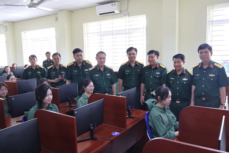 Quân khu 7 kiểm tra, nắm tình hình công tác phát triển khoa học công nghệ, đổi mới sáng tạo, chuyển đổi số và cải cách hành chính tại Trường Quân sự Quân khu