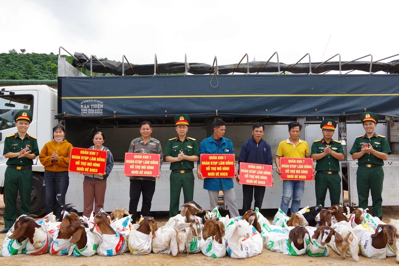 Đoàn Kinh tế Quốc phòng Lâm Đồng giúp dân phát triển kinh tế