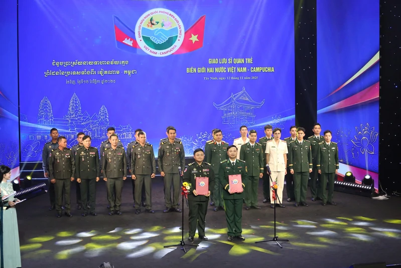 Giao lưu sĩ quan trẻ biên giới Việt Nam - Campuchia: “Vun đắp truyền thống, kiến tạo tương lai”