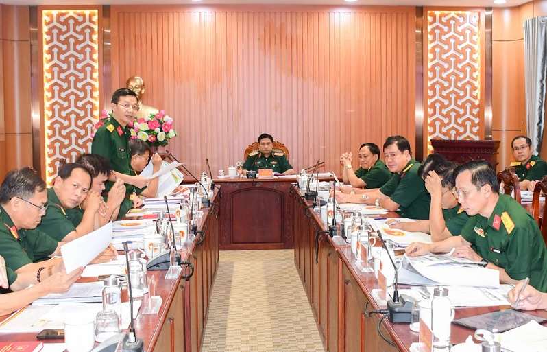 Cục Chính trị Quân khu thông qua mẫu Biểu trưng Cục Chính trị, maket lịch Tết và phim truyền thống Quân khu 7
