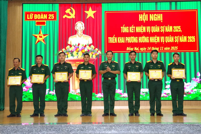 Lữ đoàn 25 tổng kết nhiệm vụ quân sự năm 2025