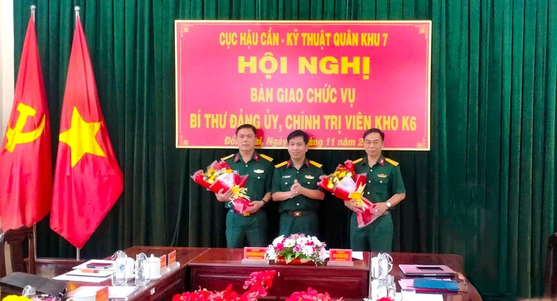 Bàn giao chức vụ Bí thư Đảng ủy, Chính trị viên Kho K6