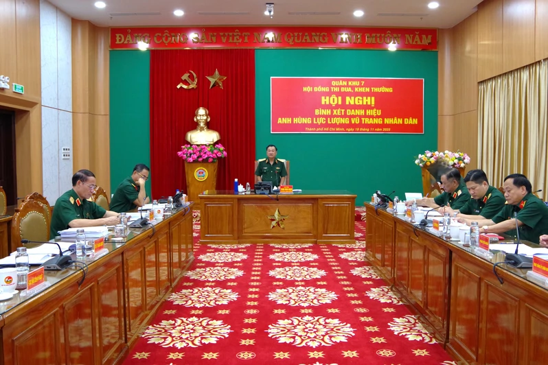 Hội đồng Thi đua, khen thưởng Quân khu 7 bình xét đề nghị phong tặng danh hiệu Anh hùng Lực lượng vũ trang nhân dân