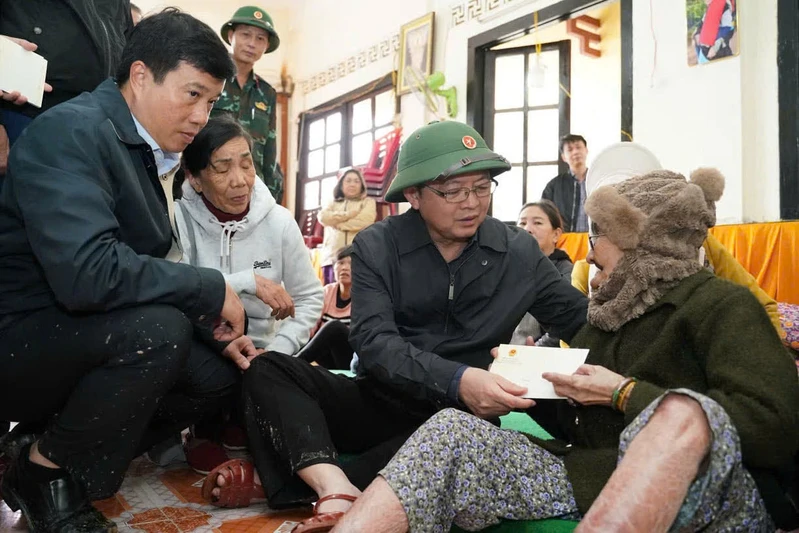 Phó Thủ tướng Hồ Quốc Dũng kiểm tra tình hình sạt lở tại Lâm Đồng