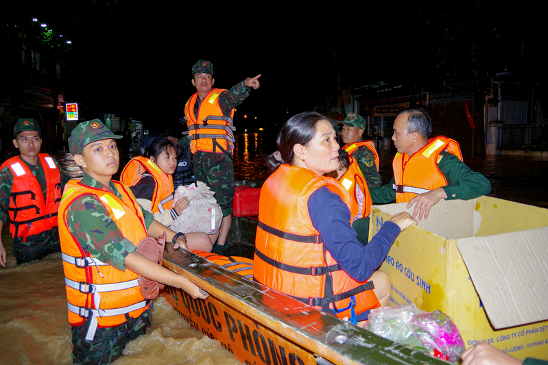 Quân khu 7 huy động lực lượng, phương tiện hỗ trợ tỉnh Lâm Đồng khắc phục hậu quả thiên tai