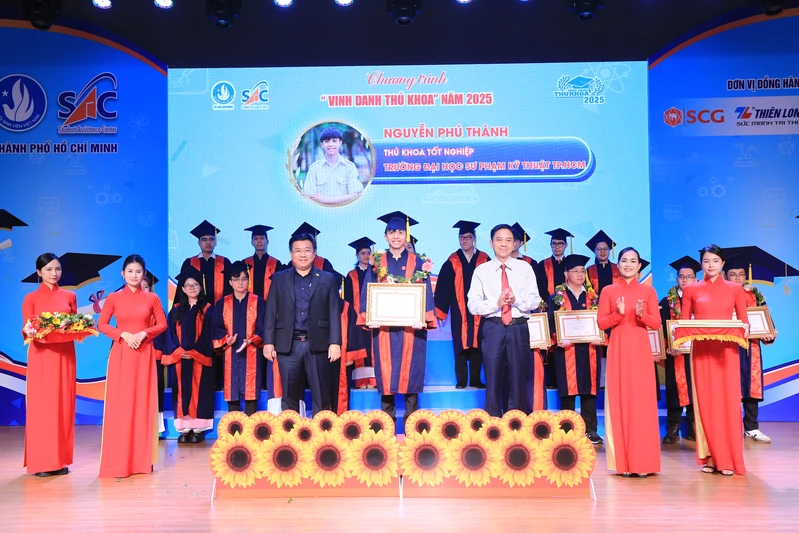 Thành phố Hồ Chí Minh vinh danh 88 thủ khoa tiêu biểu năm 2025