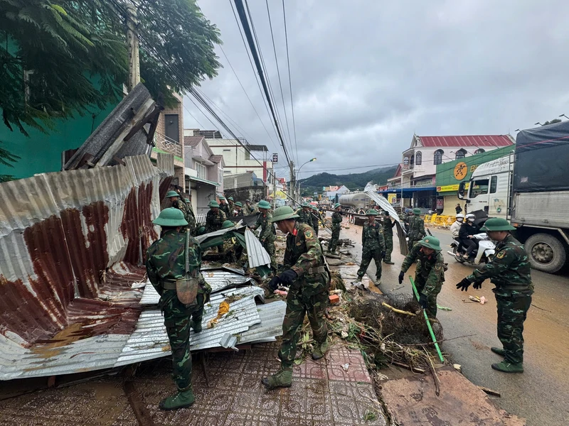 Sư đoàn 302 xuất quân tham gia hỗ trợ, giúp đỡ Nhân dân tỉnh Lâm Đồng khắc phục hậu quả thiên tai
