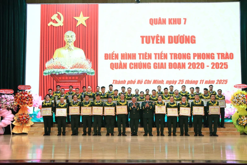 Giao lưu, tuyên dương điển hình tiên tiến trong phong trào quần chúng Quân khu 7 giai đoạn 2020 - 2025
