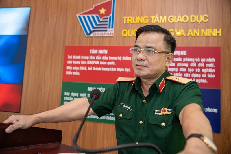 Thiếu tướng Trần Đức Thắng thông tin thời sự và gặp gỡ, nắm tình hình tư tưởng sĩ quan biệt phái