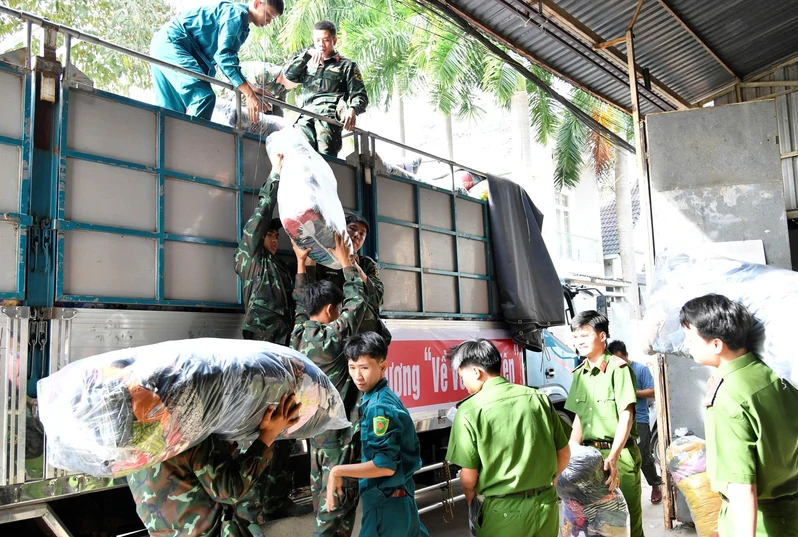 	Ban CHPT KV3 – Đồng Xoài chung tay hỗ trợ đồng bào vùng lũ