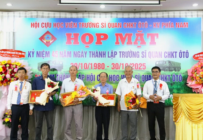Ban liên lạc Trường Sĩ quan Chỉ huy kỹ thuật ô tô phía Nam họp mặt truyền thống
