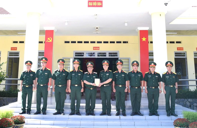 Thiếu tướng Trần Chí Tâm kiểm tra Sư đoàn 5 và Bộ CHQS tỉnh Tây Ninh
