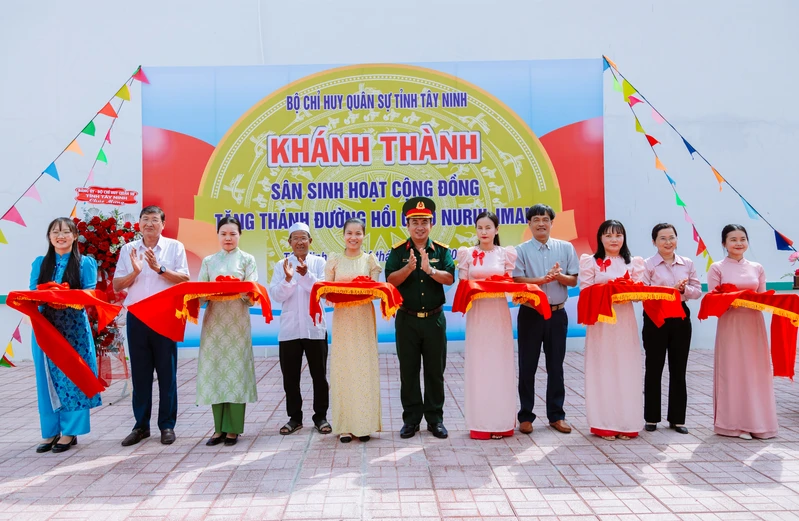 Bộ CHQS tỉnh Tây Ninh khánh thành sân sinh hoạt cộng đồng tặng Thánh đường Hồi giáo Nurul Iman