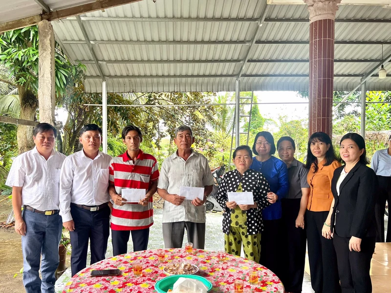 Hỗ trợ người dân bị ảnh hưởng bởi lũ, lụt ở Tây Ninh