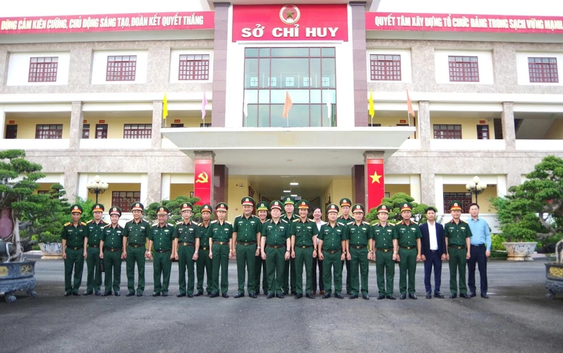 Đại tướng Nguyễn Trọng Nghĩa thăm và làm việc tại Bộ CHQS tỉnh Đồng Nai
