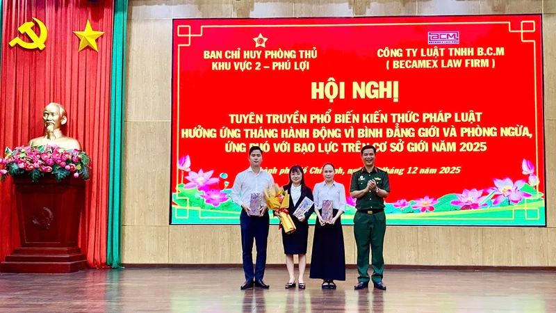 Ban chỉ huy PTKV 2 - Phú Lợi tuyên truyền pháp luật về bình đẳng giới 
