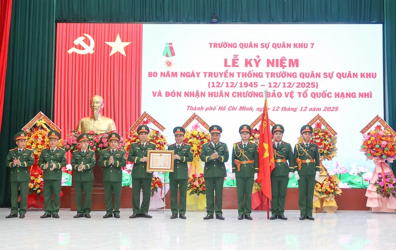 Trường Quân sự Quân khu 7 kỷ niệm 80 năm Ngày truyền thống và đón nhận Huân chương Bảo vệ Tổ quốc hạng Nhì