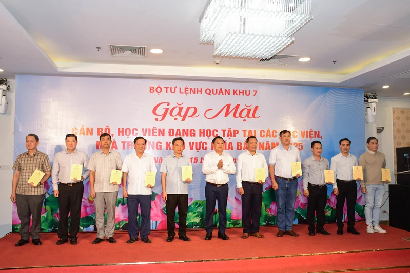 Bộ Tư lệnh Quân khu 7 gặp mặt cán bộ, học viên đang học tập tại các học viện, nhà trường khu vực phía Bắc