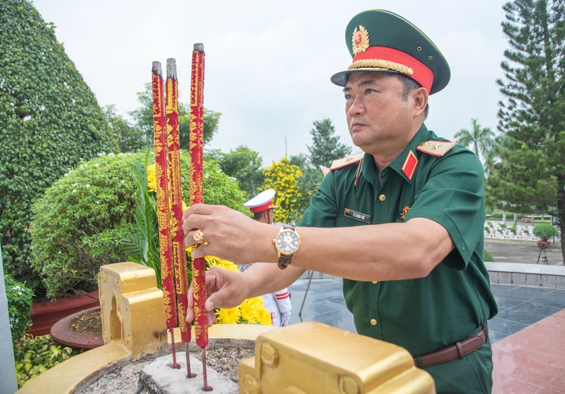Đảng ủy, Bộ Tư lệnh Quân khu 7 viếng Nghĩa trang liệt sĩ tỉnh Đồng Nai