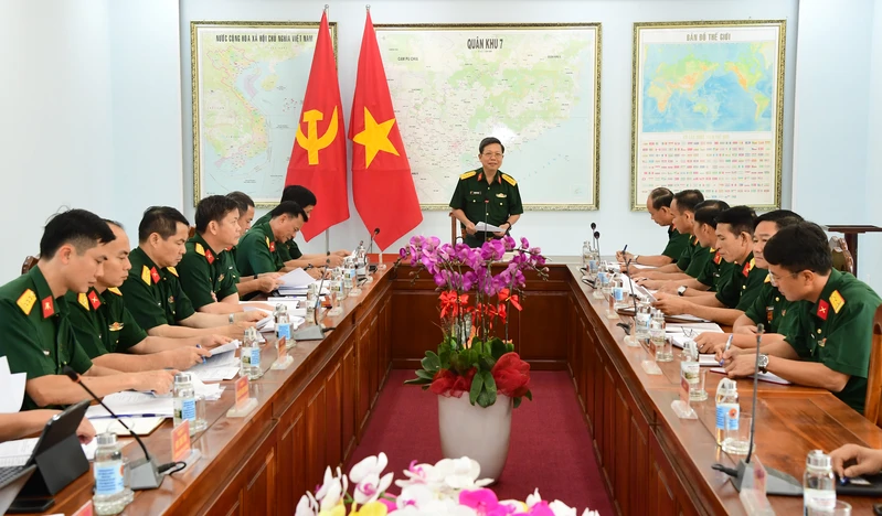 Quân khu 7 kiểm tra kết quả thực hiện Nghị quyết số 3599 tại Lữ đoàn 75