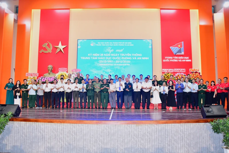 Họp mặt kỷ niệm 28 năm Ngày truyền thống Trung tâm Giáo dục Quốc phòng và An ninh
