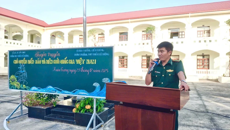 Bộ đội Biên phòng Tây Ninh tuyên truyền chủ quyền biển, đảo và biên giới Quốc gia cho học sinh 