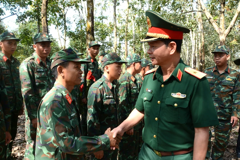 Quân khu 7 nghiệm thu công tác rà phá bom mìn, vật liệu nổ tại tỉnh Tây Ninh