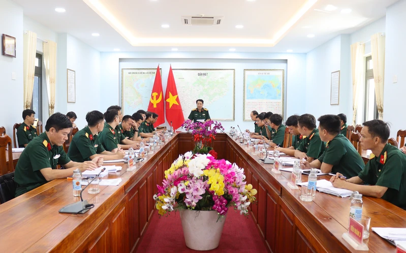 Quân khu 7 kiểm tra công tác giải quyết quân nhân xuất ngũ và chuẩn bị tiếp nhận chiến sĩ mới tại Lữ đoàn 75