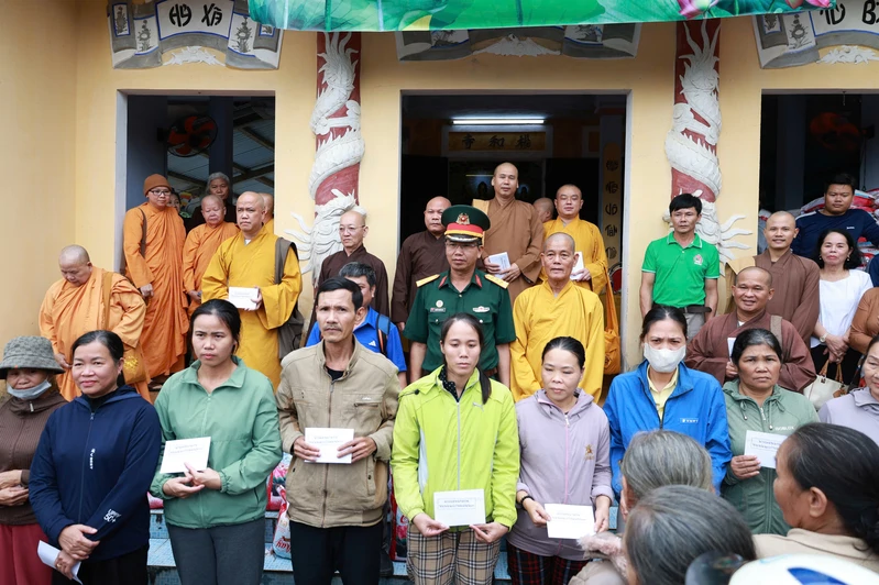 Bộ CHQS tỉnhTây Ninh trao quà hỗ trợ đồng bào miền Trung khắc phục hậu quả sau thiên tai