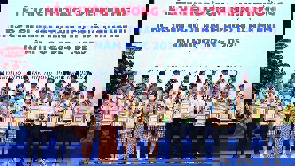 TPHCM khen thưởng giáo viên, học sinh có thành tích xuất sắc trong năm học 2024 - 2025
