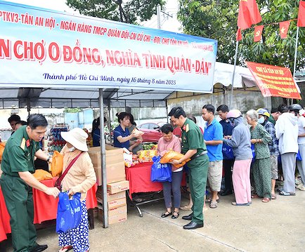 Ban chỉ huy Phòng thủ khu vực 3 - Tân An Hội tổ chức phiên chợ 0 đồng