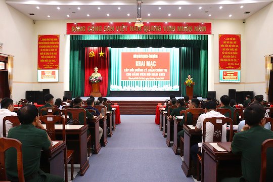 Cục Hậu cần - Kỹ thuật Quân khu khai mạc Lớp bồi dưỡng lý luận chính trị cho đảng viên mới và đối tượng kết nạp Đảng năm 2025