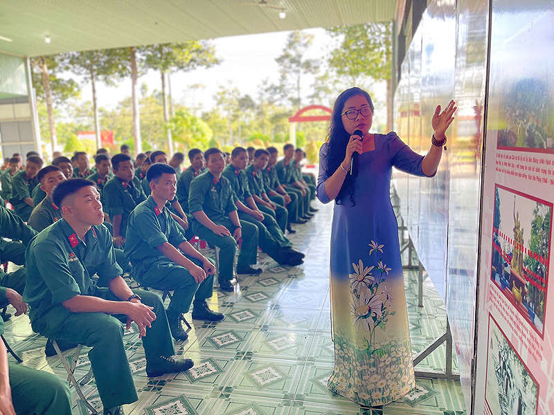 Trung đoàn 5, Sư đoàn 5 phối hợp tổ chức triển lãm lưu động kỷ niệm 80 năm Cách mạng tháng Tám và Quốc khánh 2/9