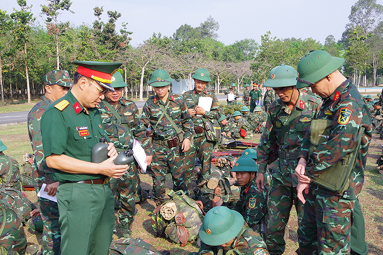 Sư đoàn 9 thi đua lập công, tô hồng truyền thống