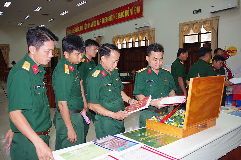 Lữ đoàn 25 tổ chức Hội thi mô hình, sáng kiến Công tác Đảng, công tác chính trị năm 2025