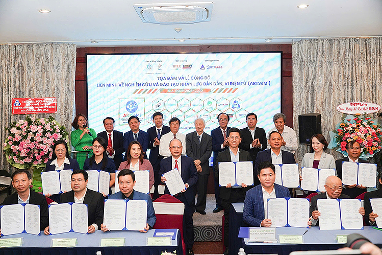 Tọa đàm và lễ công bố liên minh nghiên cứu và đào tạo nhân lực bán dẫn – vi điện tử
